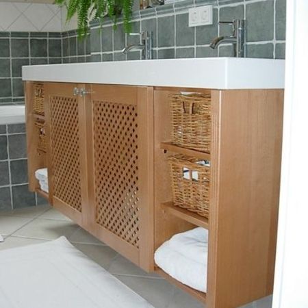 Waschbeckenunterschrank aus Massiv-Buche