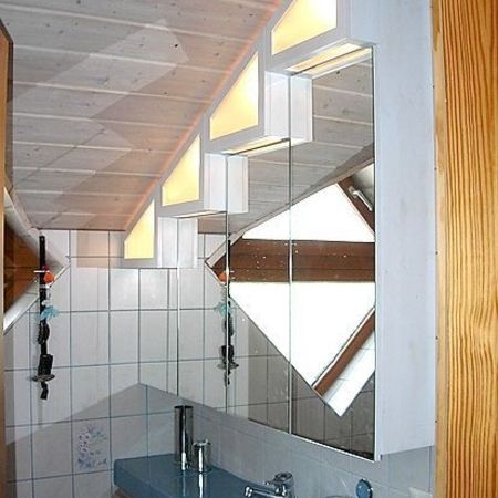 Geräumige Oberschränke aus Massiv-Buche für Ihr Badezimmer