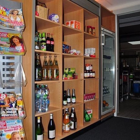 Kiosktheke, in bestehende Rezeptionsmöbel integriert