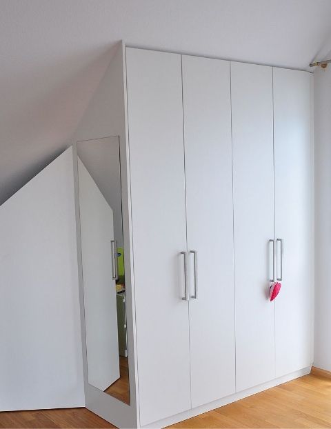 Möbel in der Schräge